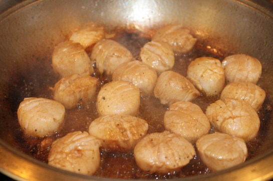 Searing/pan frying the scallops 