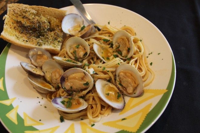 Linguine alle Vongole, Clams in a Wine Broth