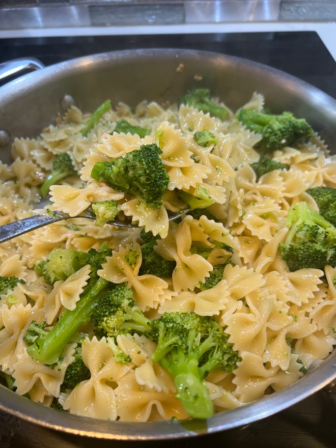 Farfalle (bow ties) with broccoli